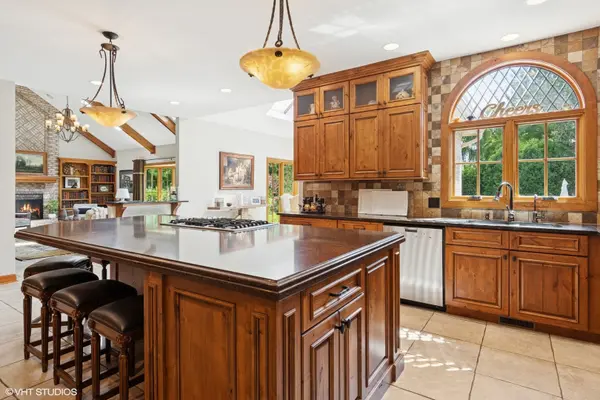 8S241 Dunham DR, Naperville, IL 60540