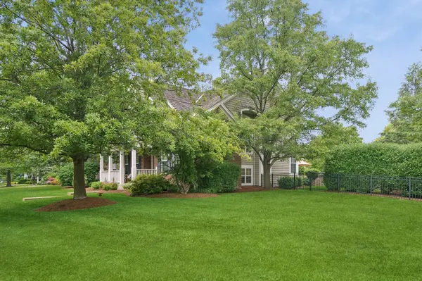 1613 Constitution DR, Glenview, IL 60026