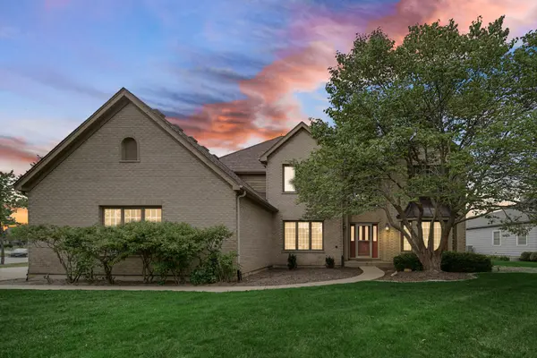541 Clover DR, Algonquin, IL 60102