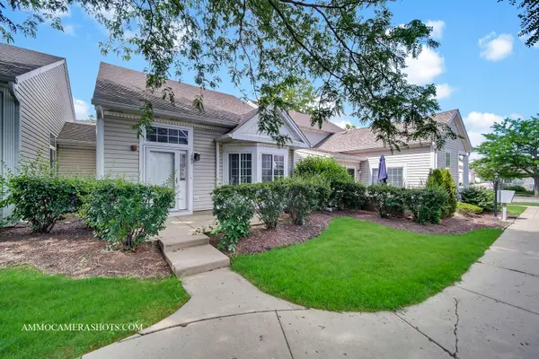 203 E Victoria CIR #203, North Aurora, IL 60542