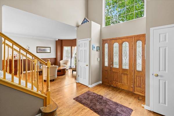 33 Sarah DR, Crystal Lake, IL 60014