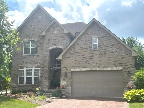 909 Red Oak DR, Western Springs, IL 60558