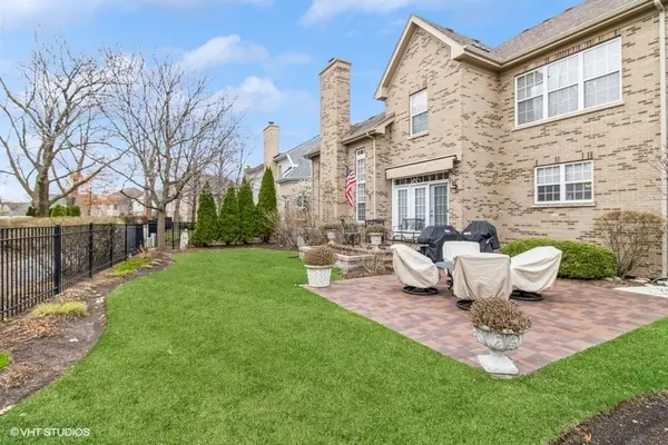 909 Red Oak DR, Western Springs, IL 60558