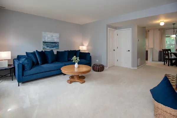 1376 W SPLIT OAK CIR, Round Lake Beach, IL 60073