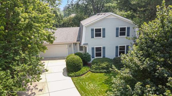 1763 Cass CT, Libertyville, IL 60048