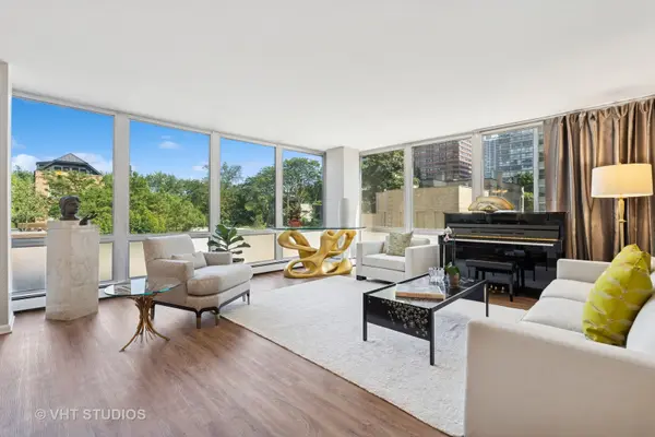 339 W Barry AVE #3BC, Chicago, IL 60657