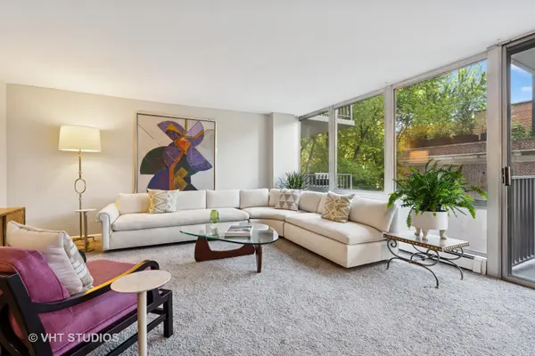 339 W Barry AVE #3BC, Chicago, IL 60657