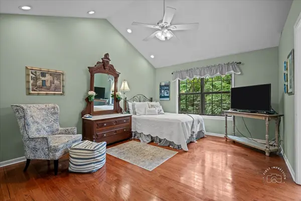 1242 Hobson Oaks DR, Naperville, IL 60540