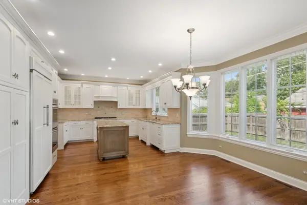 807 Phillippa ST, Hinsdale, IL 60521