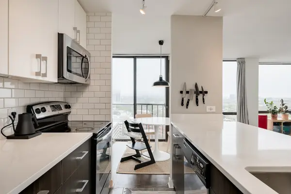 345 W Fullerton Pkwy #1706, Chicago, IL 60614