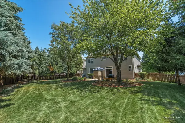 211 Cambridge CT, Oswego, IL 60543