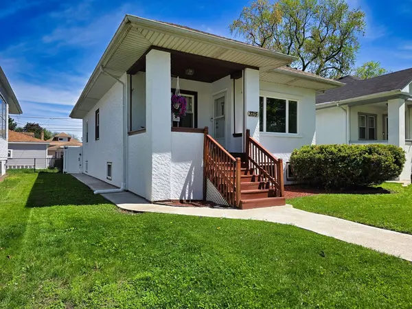 3715 Clinton AVE, Berwyn, IL 60402