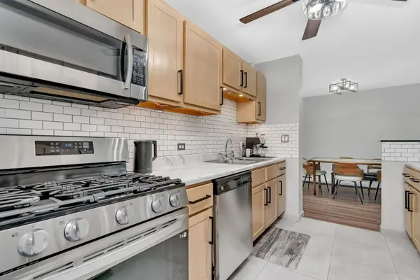 520 Burning Tree LN #306, Naperville, IL 60563