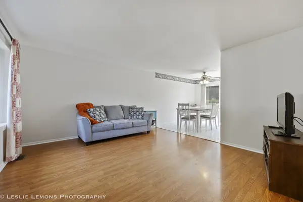 2121 W Weathersfield WAY, Schaumburg, IL 60193