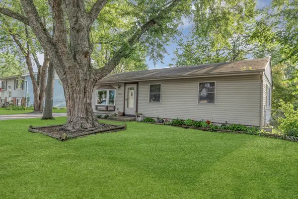 1060 Mark ST, South Elgin, IL 60177