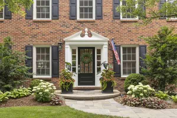 1563 Abbotsford DR, Naperville, IL 60563