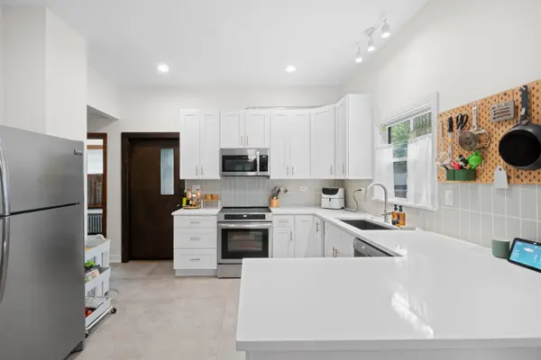 4037 N Hamlin AVE, Chicago, IL 60618