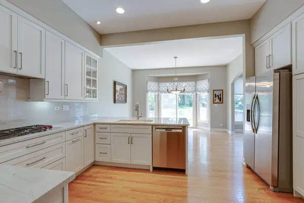 1041 W Bogey LN, Palatine, IL 60067