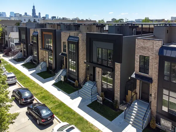 2049 W Race AVE, Chicago, IL 60612