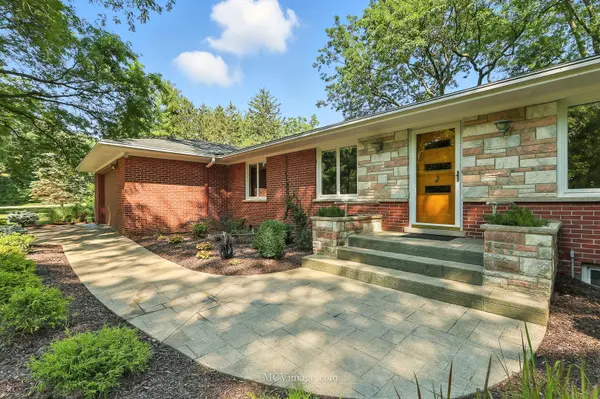 2500 Lindenwood LN, Naperville, IL 60565