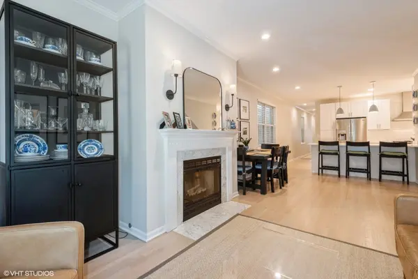 1445 W MELROSE ST #1, Chicago, IL 60657