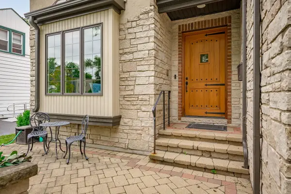 704 S Washington ST, Elmhurst, IL 60126