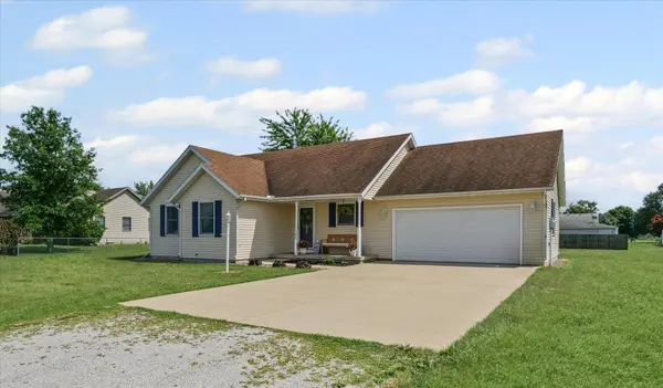 202 Hawks LN, Broadlands, IL 61816