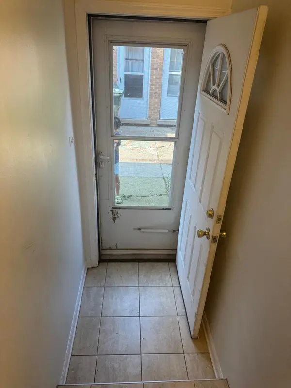 10059 Frontage RD #E, Skokie, IL 60077