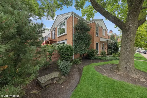 486 Old Surrey RD #B, Hinsdale, IL 60521