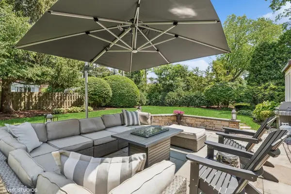 423 S Beverly LN, Arlington Heights, IL 60005