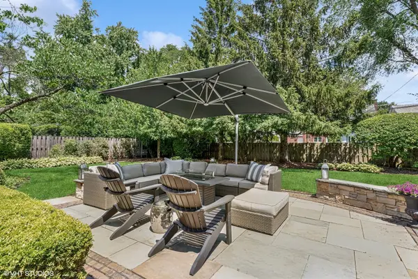 423 S Beverly LN, Arlington Heights, IL 60005
