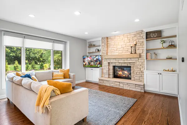 822 Pottawatomie TRL, Batavia, IL 60510