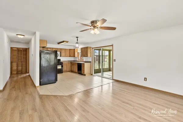 302 N Division ST, Aroma Park, IL 60910