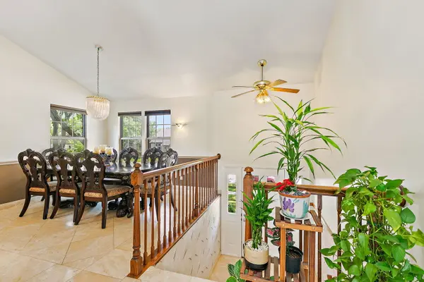 2138 Green Bridge LN, Hanover Park, IL 60133