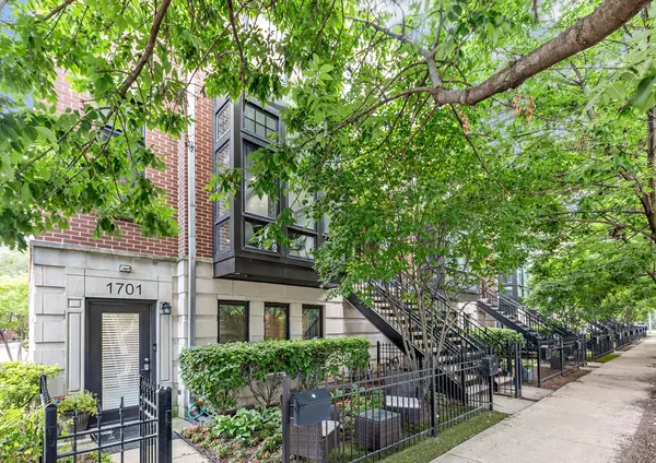 1701 W George ST #62, Chicago, IL 60657
