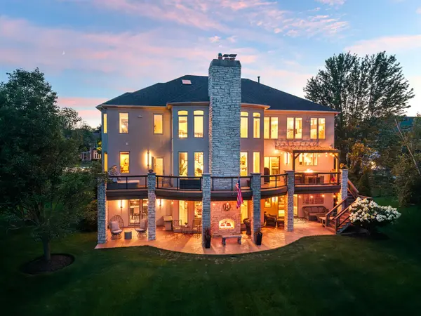 175 Braeburn CT, Glen Ellyn, IL 60137