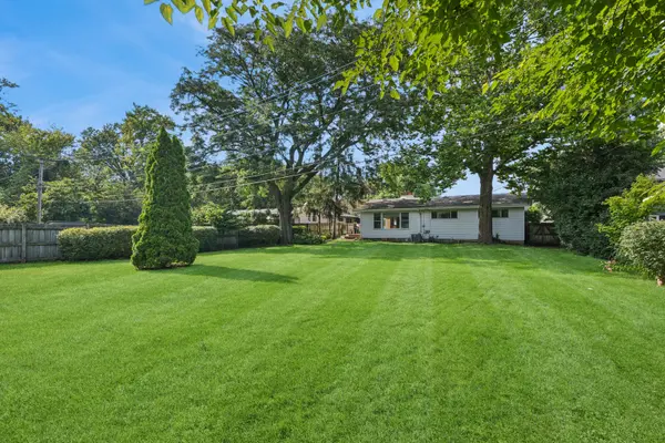 22w603 Arbor LN, Glen Ellyn, IL 60137