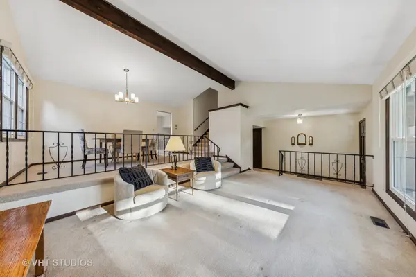 353 Berry DR, Naperville, IL 60540