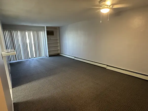 243 Gregory ST #3, Aurora, IL 60504