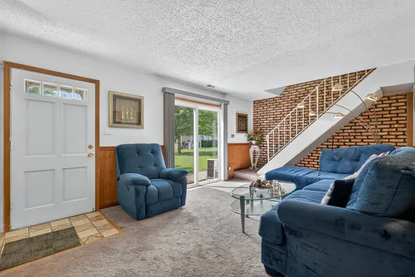 184 Betty CT #B, Bartlett, IL 60103