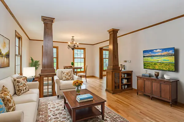 6S475 Sussex RD, Naperville, IL 60540