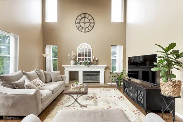380 Merion DR, Cary, IL 60013