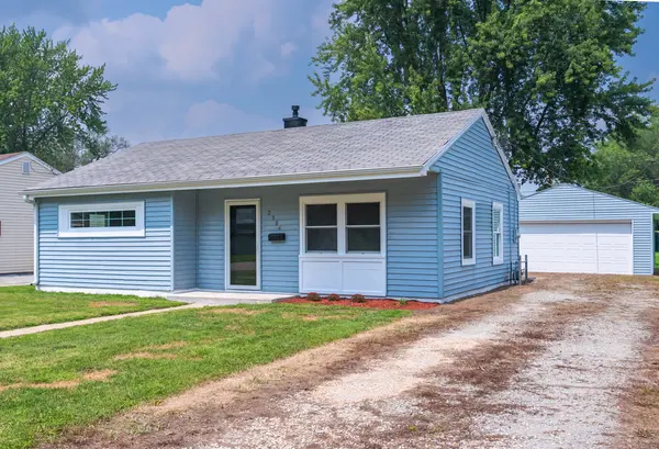 2104 Chestnut AVE, Sterling, IL 61081