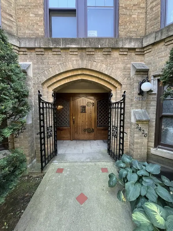 2422 W Greenleaf AVE #2, Chicago, IL 60645