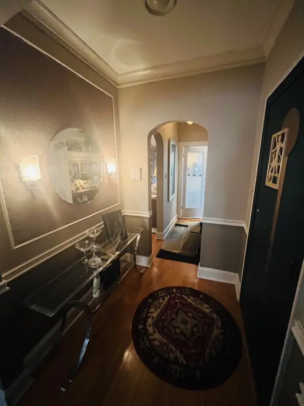 2422 W Greenleaf AVE #2, Chicago, IL 60645