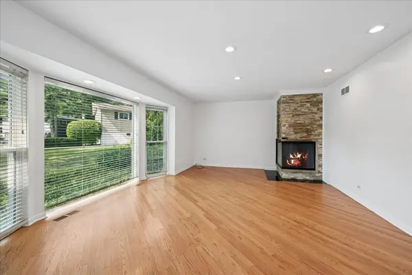 1119 Hampton CT, Deerfield, IL 60015