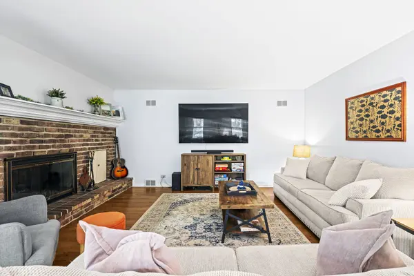 3450 W Mardan DR, Long Grove, IL 60047