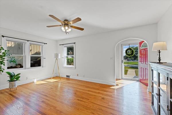 308 S Slusser ST, Grayslake, IL 60030