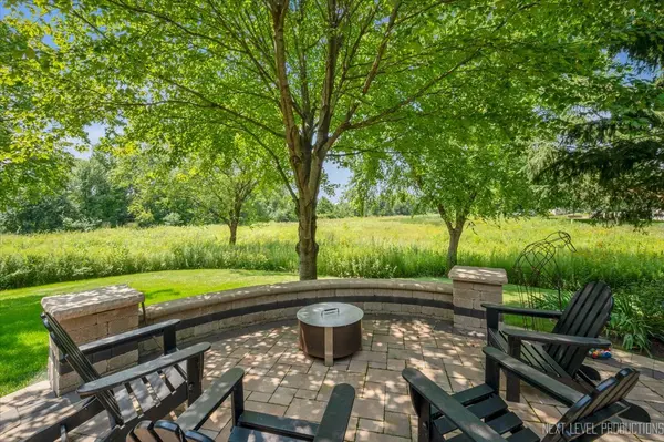 1147 Twin Elms LN, Batavia, IL 60510