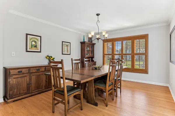 941 E Rosewood AVE, Naperville, IL 60563